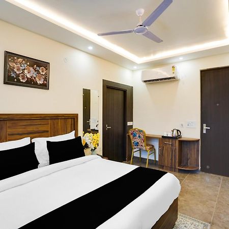Super Townhouse The Royal Casa Hotell Ghaziabad Eksteriør bilde
