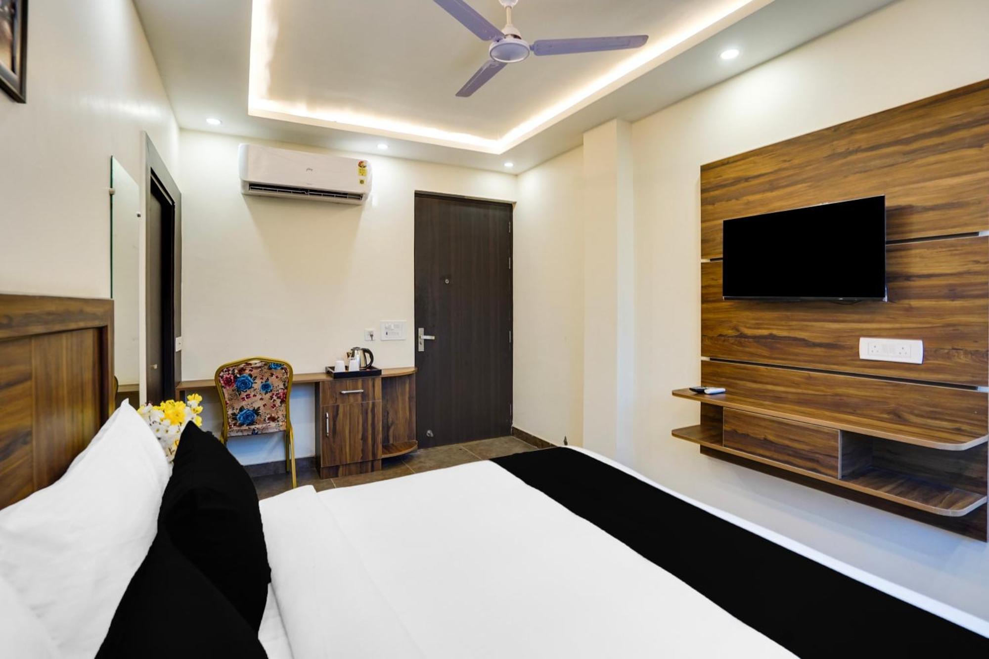 Super Townhouse The Royal Casa Hotell Ghaziabad Eksteriør bilde