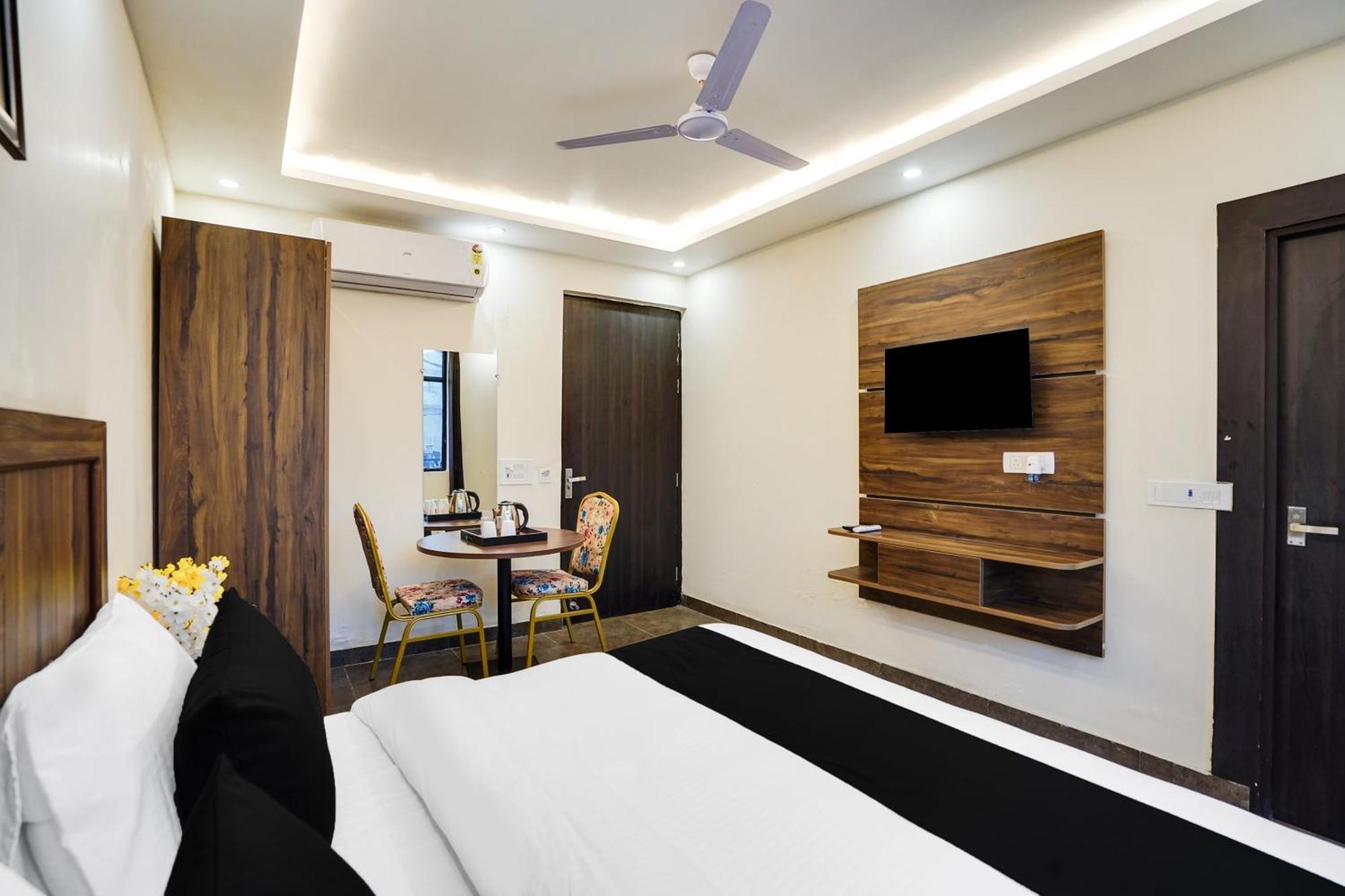 Super Townhouse The Royal Casa Hotell Ghaziabad Eksteriør bilde