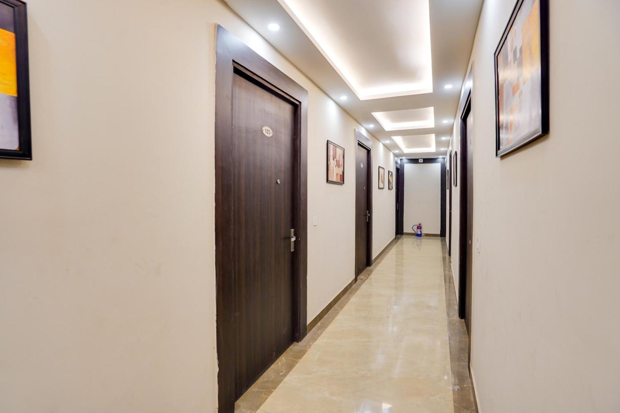 Super Townhouse The Royal Casa Hotell Ghaziabad Eksteriør bilde