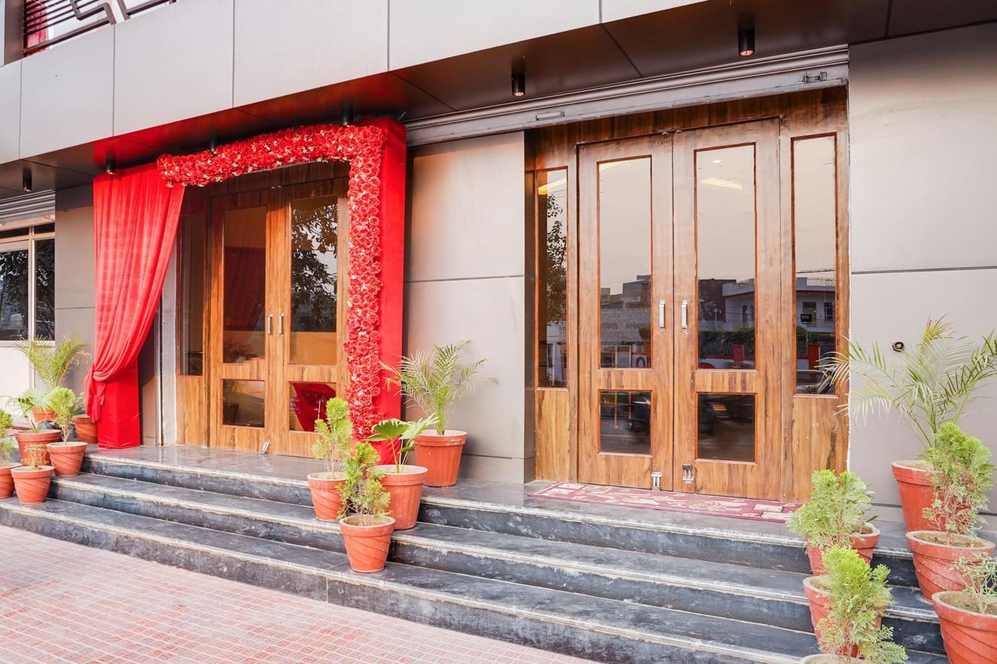 Super Townhouse The Royal Casa Hotell Ghaziabad Eksteriør bilde