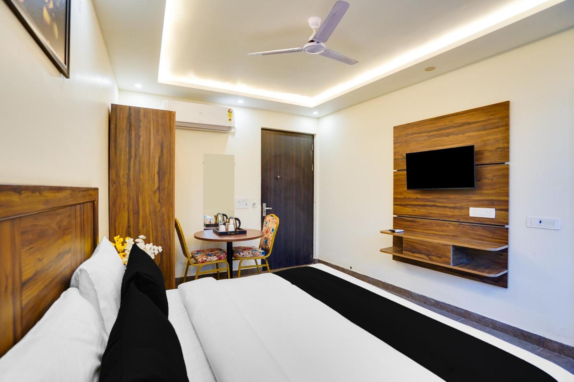 Super Townhouse The Royal Casa Hotell Ghaziabad Eksteriør bilde