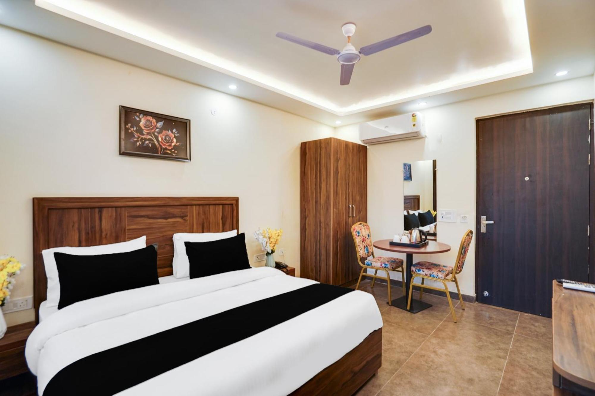 Super Townhouse The Royal Casa Hotell Ghaziabad Eksteriør bilde