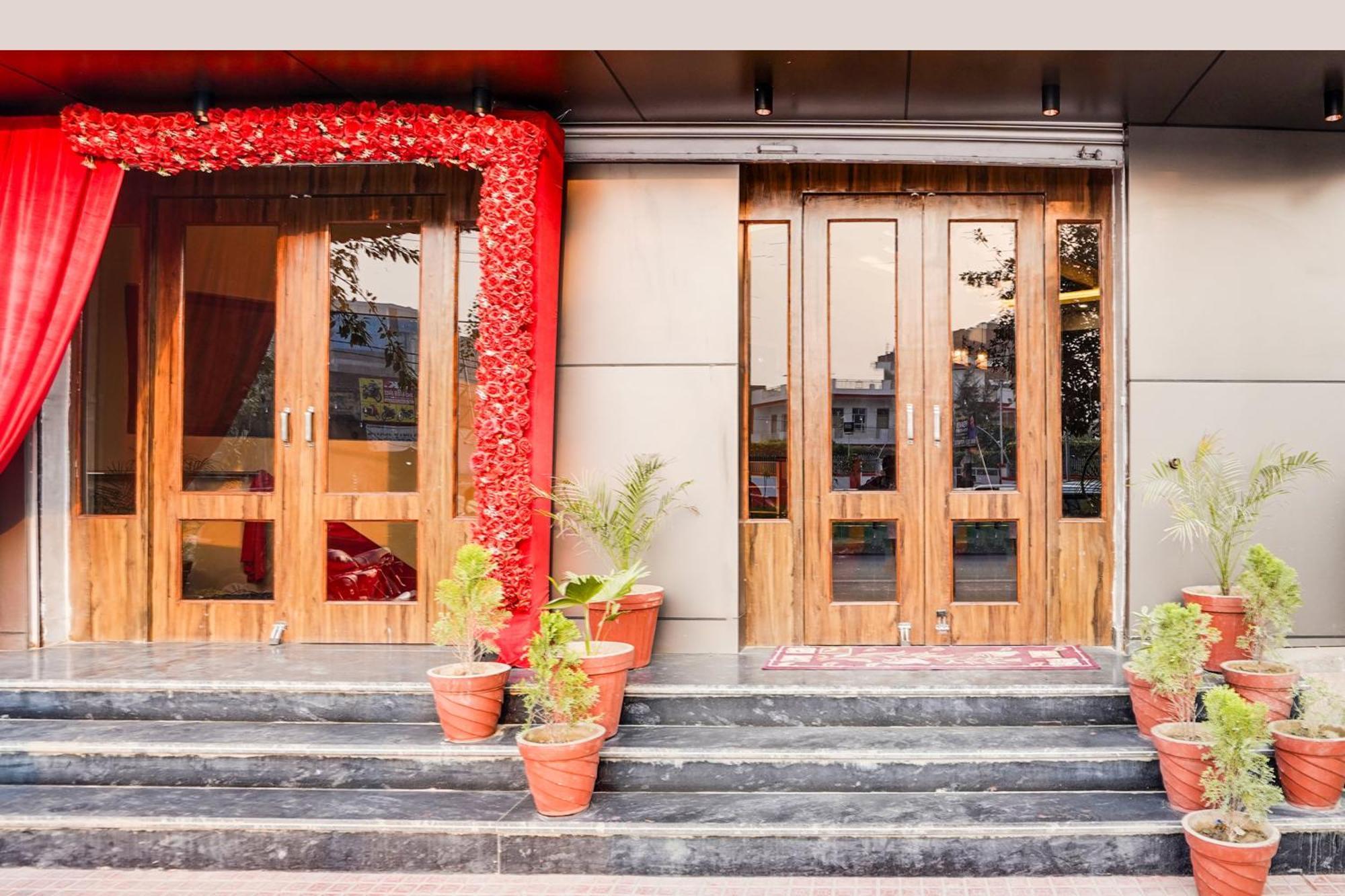 Super Townhouse The Royal Casa Hotell Ghaziabad Eksteriør bilde