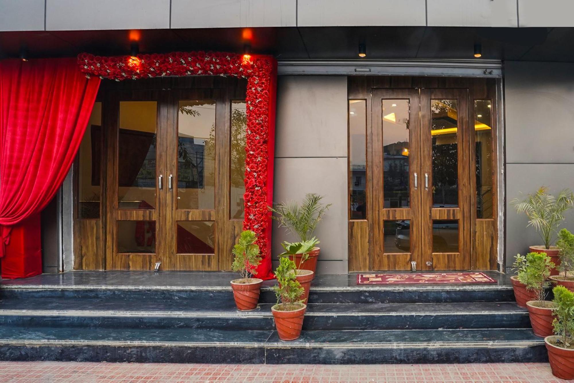Super Townhouse The Royal Casa Hotell Ghaziabad Eksteriør bilde