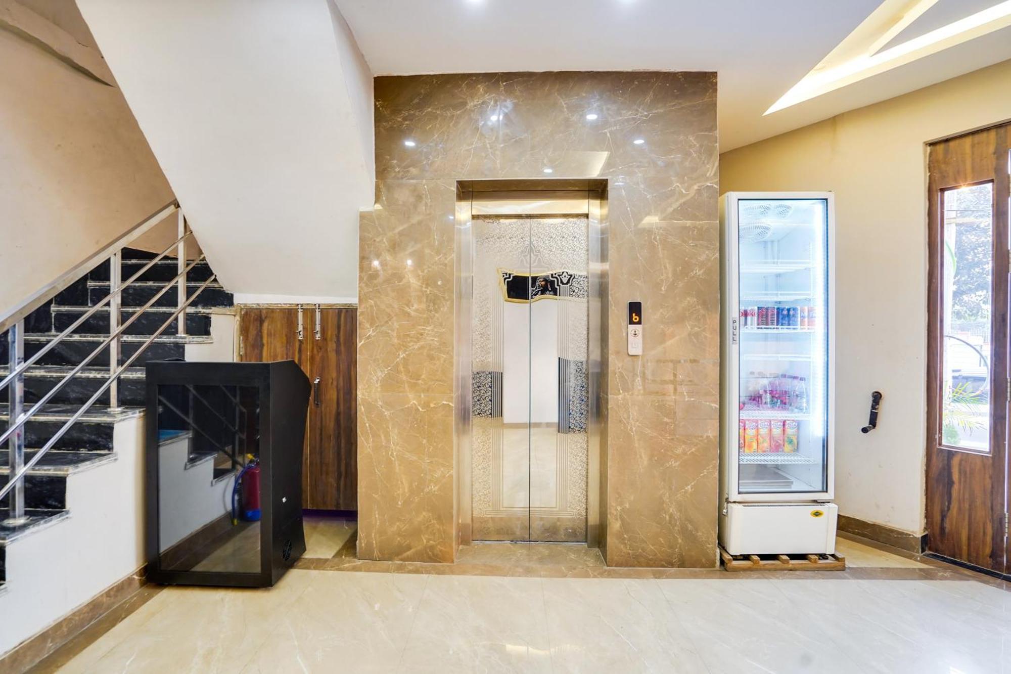 Super Townhouse The Royal Casa Hotell Ghaziabad Eksteriør bilde