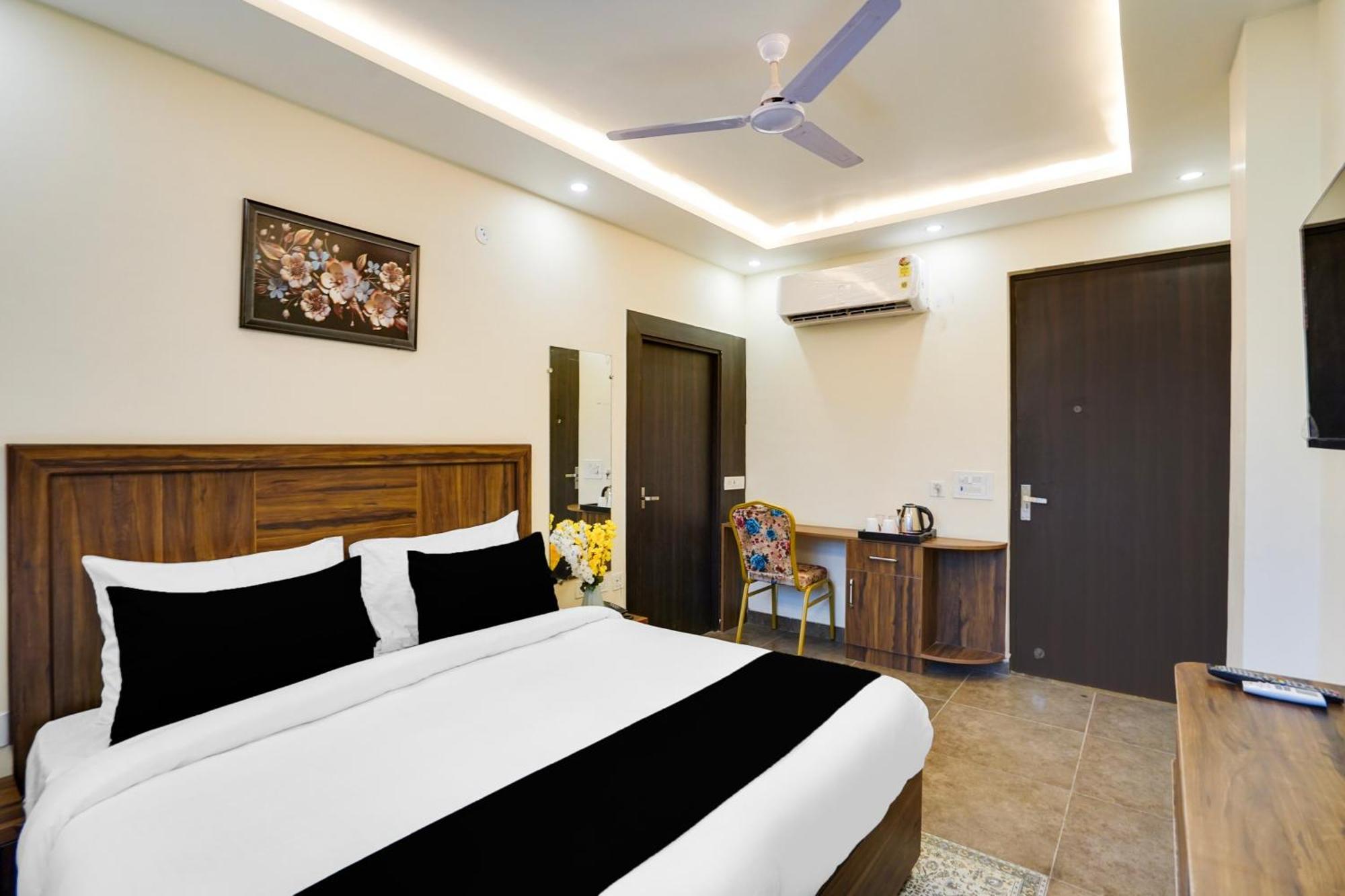 Super Townhouse The Royal Casa Hotell Ghaziabad Eksteriør bilde