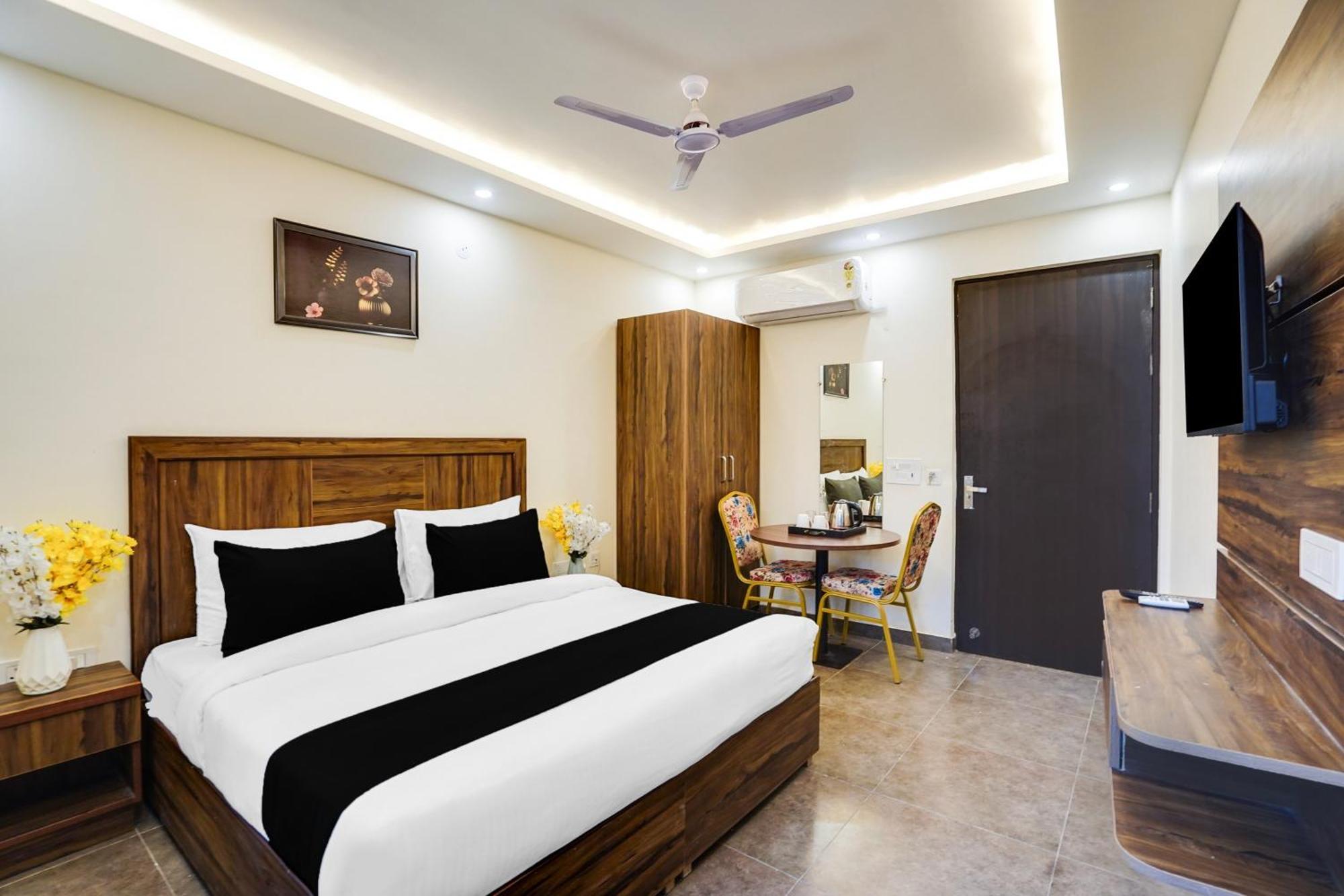 Super Townhouse The Royal Casa Hotell Ghaziabad Eksteriør bilde
