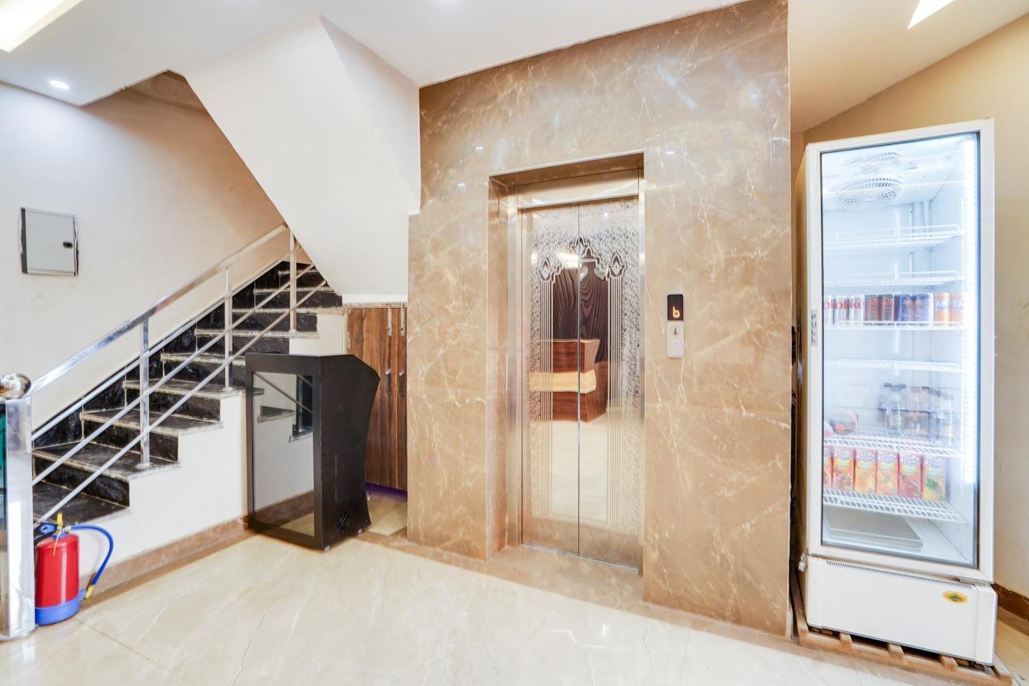 Super Townhouse The Royal Casa Hotell Ghaziabad Eksteriør bilde